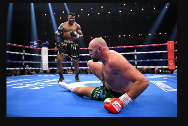37-річний Нганну у першому своєму бою на професійному рингу показав Усику, як збивати з ніг непереможного Тайсона Ф'юрі