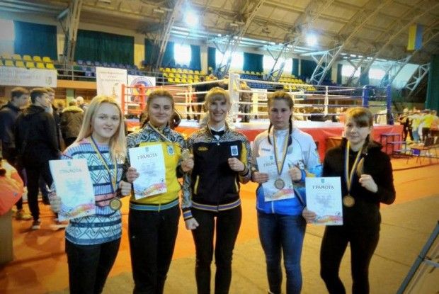 Володимирські боксерки привезли комплект нагород з Чемпіонату України