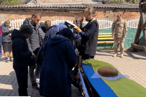 На Рівненщині провели в останню дорогу захисника України, який помер від серцевого нападу (Фото)