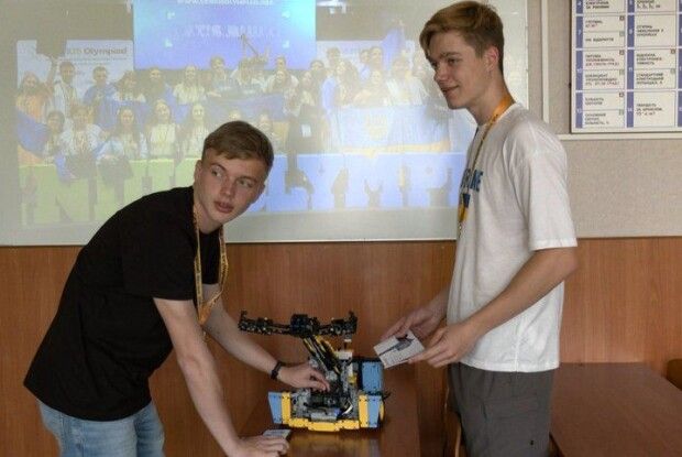 Лучани стали переможцями всесвітньої олімпіади геніїв у США (Відео)