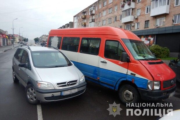 У Ковелі легковик влетів у маршрутку, постраждала пасажирка