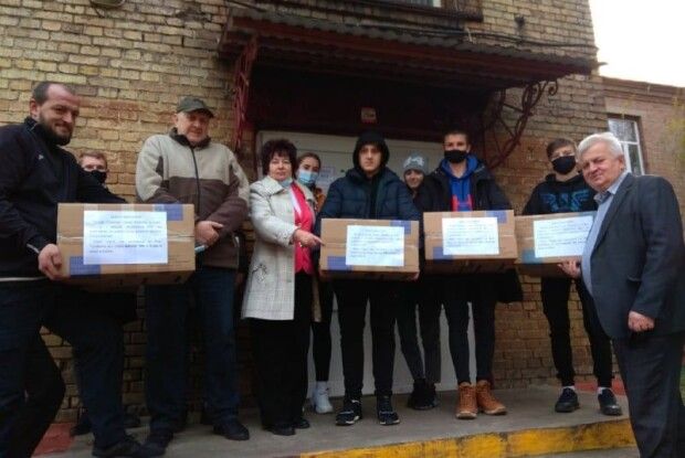 Спільнота ковельської школи №8 зібрала посилки для воїнів