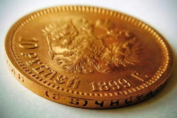 На Волині судили жінку, яка намагалася вивезти за кордон цінну монету з орлом