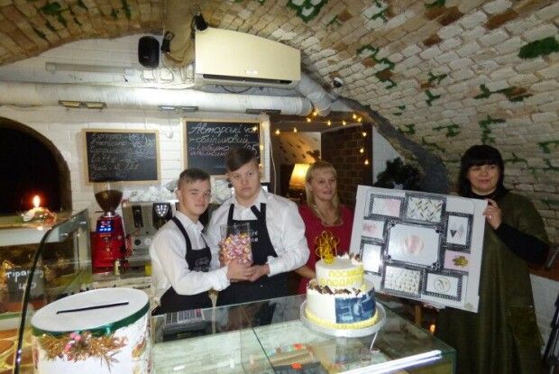 У «сонячному»  кафе почаювали – в столиці безкоштовно пообідайте