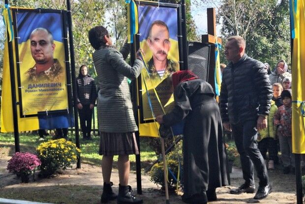 В Облапах на Волині відрили Алею Слави