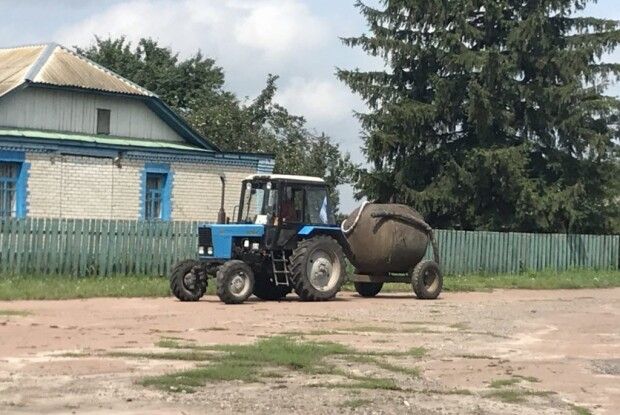 Волинянин на тракторі протаранив ворота односельчанина