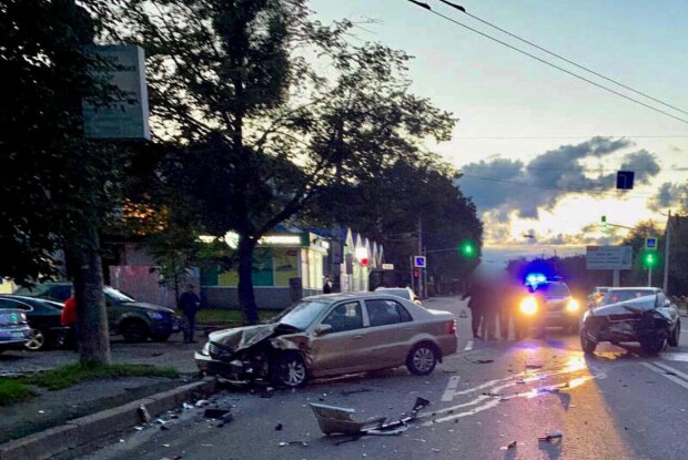 Водій Audi не надав перевагу у русі: у Луцьку трапилася ДТП (Фото)