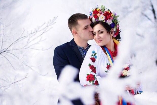 «Почувся перший поцілунок: прощай, парубоче привілля…»