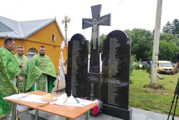  На Волині молились на місці, де поляки спалили українське село