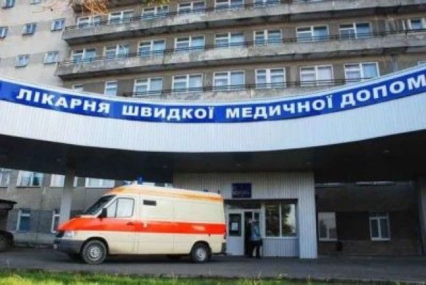 Його зберіг Ангел-охоронець: у Чернівцях юнак випав з балкону 5 поверху і вцілів