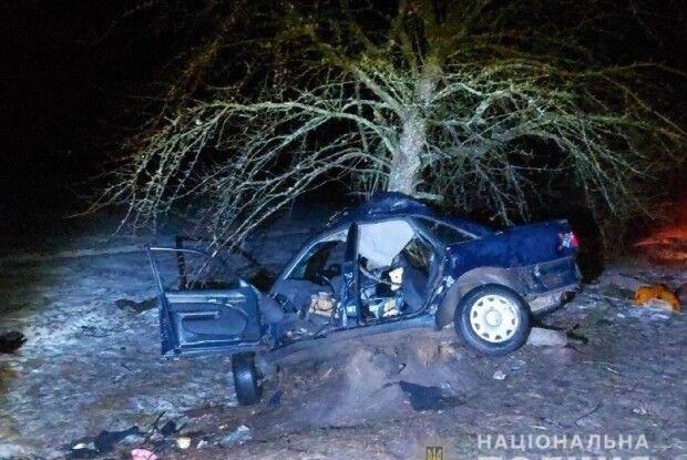 На Рівненщині підлітки вирішили покататися на авто родича: один загинув, троє в реанімації (Фото)