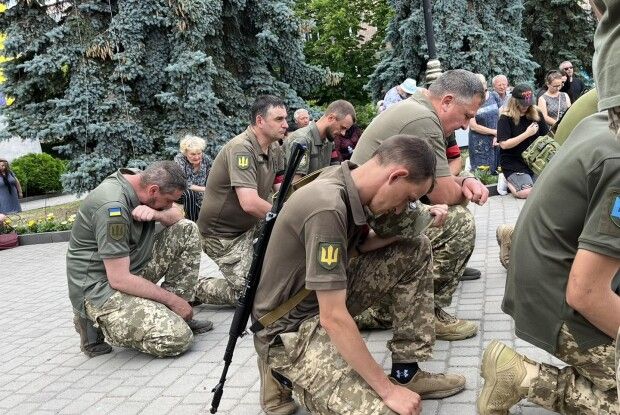 Був котельником, і став Героєм: на Волині навколішки прощалися з Воїном