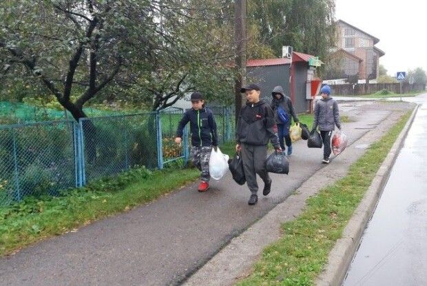 П’ятикласники ковельської школи закликають усіх до добрих справ