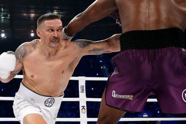 Усик переміг британця Дюбуа нокаутом і відстояв чемпіонські титули (Відно)
