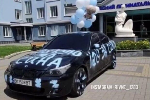  У Рівному чоловік на BMW оригінально зустрів кохану з поголового (Відео)