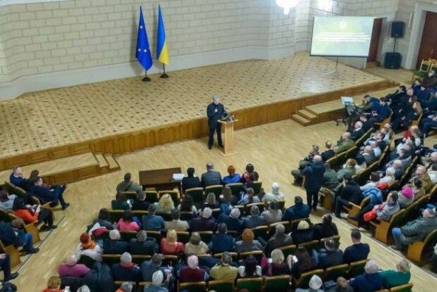 Не лопати і не дрони з кухні: Порошенко у Львові розповів, що треба для перемоги