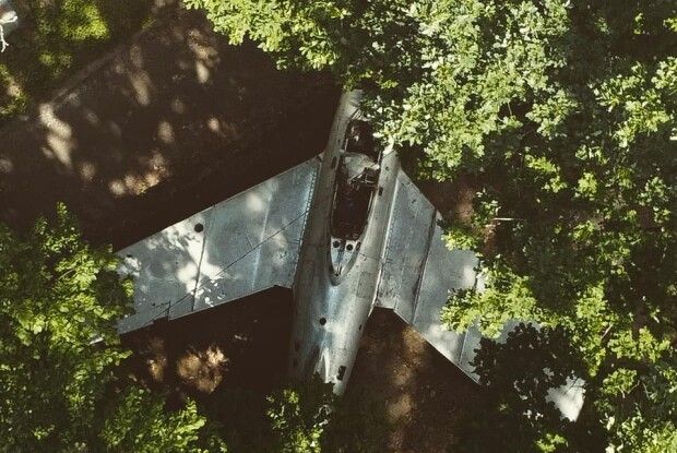 У волинському лісі стоїть покинутий винищувач Гагаріна