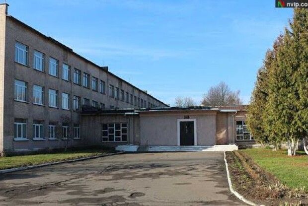 На Волині чоловіки обікрали школу й побили охоронця та свідка злочину