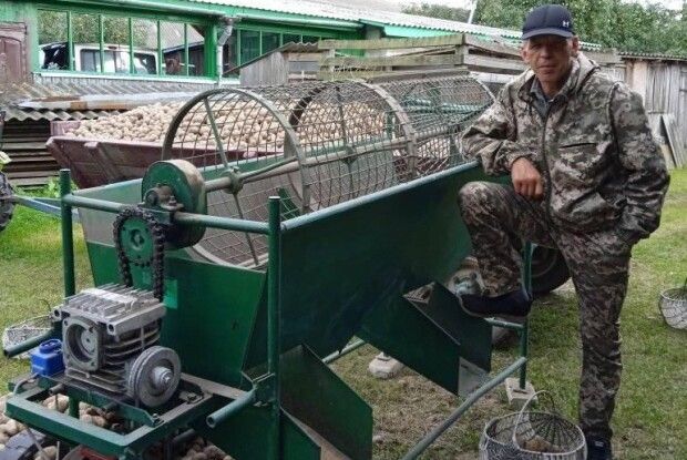 Волинянин має агрегат для зручного перебирання картоплі (Фото)