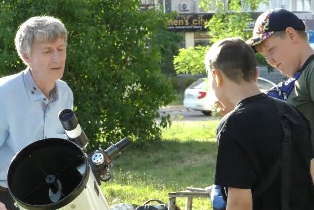 Крізь терни до зірок: інженер-електронік із Вараша досліджує небесні світила (ВІДЕО)