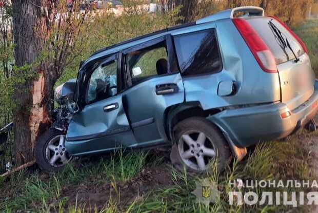 У Луцьку водій заснув за кермом і врізався в електроопору (Фото)