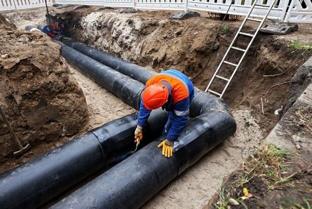 У Луцьку відновлюють ділянку тепломережі