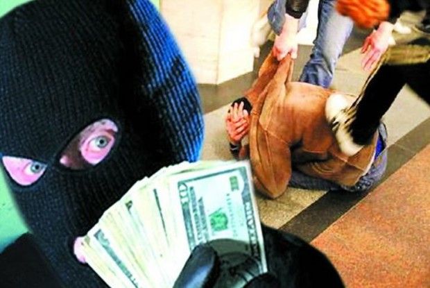 Вибивали із жертв гроші… молотками