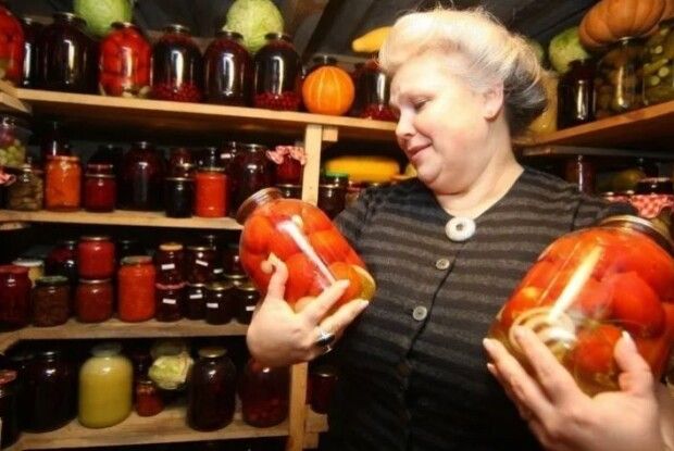 Є така улюблена літня розвага українок — ​консервація