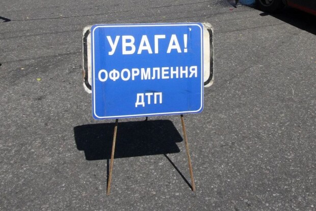 На Волині пасажирський автобус налетів на відбійник