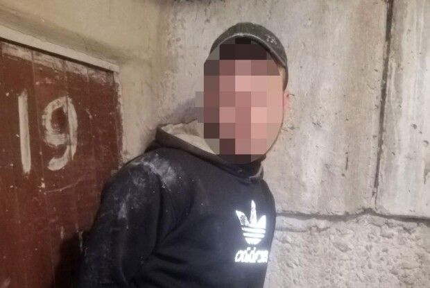 У Рівному чоловік хотів вкрасти з підвалу бензин та консервацію, але його «здала» сусідка