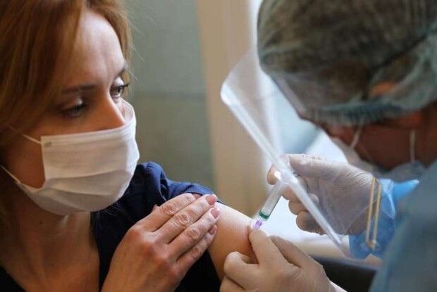 На Волині від коронавірусу уже щепили 74 людини