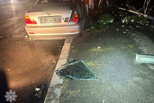 На Волині водійка BMW врізалася в стовп