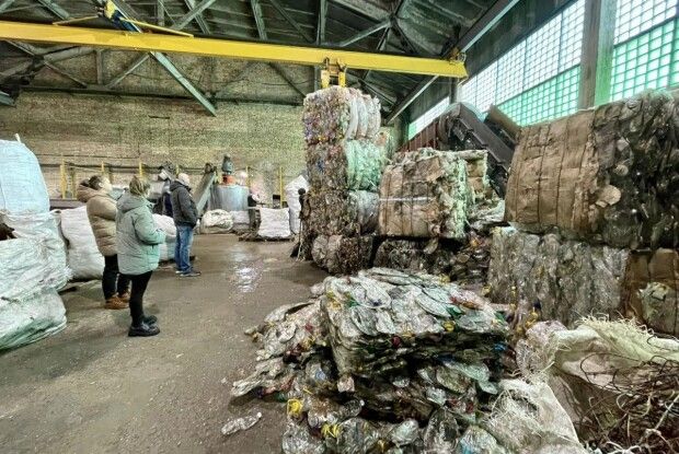 Переробляють за добу 5 тонн пляшок: на Волині успішно працює двічі релоковане підприємство