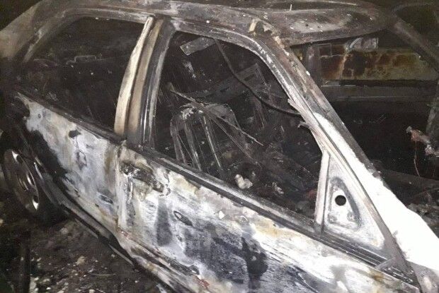 Чоловік спалив авто двох знайомих своєї дружини, а все через ревнощі (Фото)
