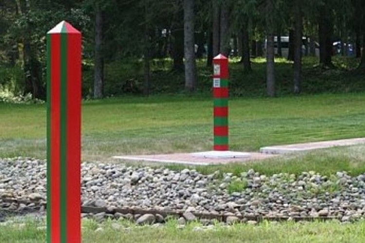 Білоруські прикордонники затримали в лісі 10 українців