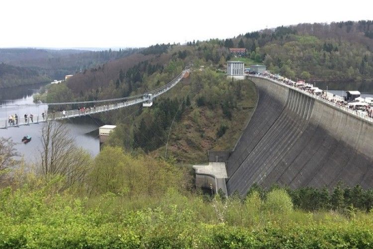В Німеччині відкрили найдовший в світі підвісний міст (фото)