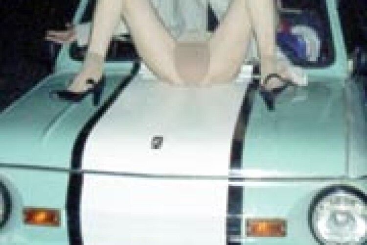 СТРИПТИЗ НА ЦЕНТРАЛЬНІЙ ВУЛИЦІ ЛУЦЬКА 