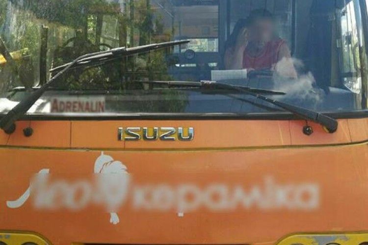 Сьогодні у Луцьку патрульні оштрафували сімох водіїв маршруток (фото)