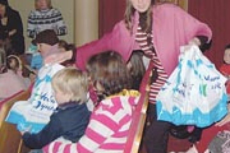 ДОБРІ ЧАРІВНИКИ ДАРУЮТЬ РАДІСТЬ МАЛЕЧІ*