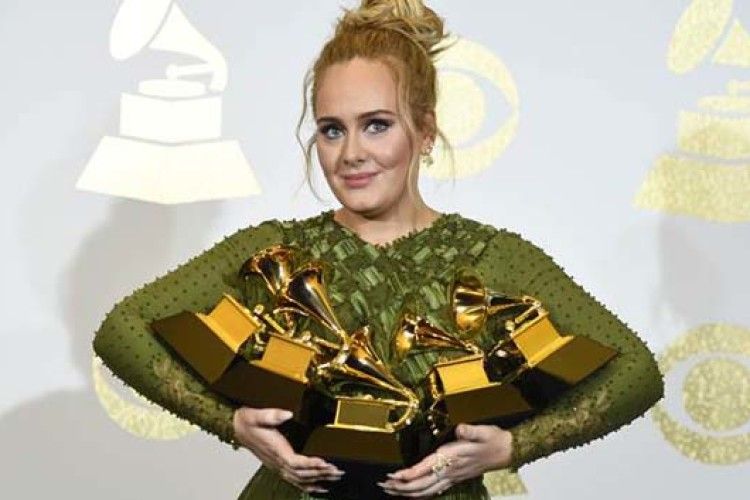 Адель вилаялася під час виступу на церемонії нагородження Grammy (ВІДЕО)