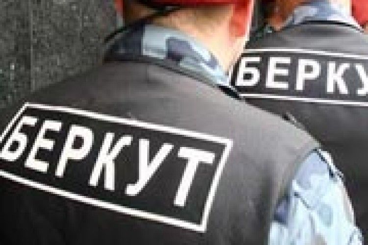 СУД – ВІДПУСТИВ, А ПРОКУРАТУРА – ЗНОВУ ЗАТРИМАЛА