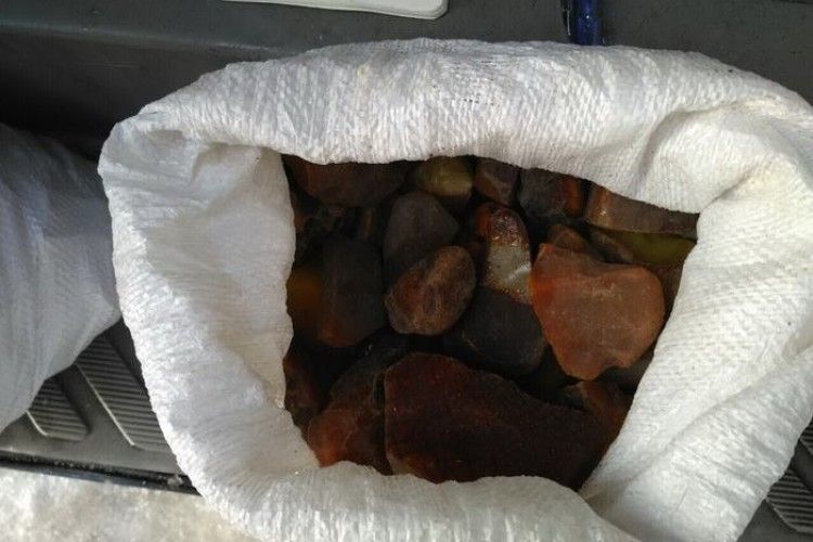 У Рівному спіймали скупника бурштину