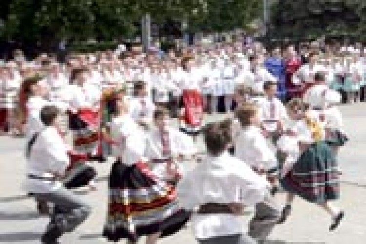 ЗАПАЛЬНІ ТАНЦІ ПІД СРІБНІ МЕЛОДІЇ ТРУБ