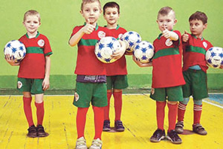 ВЖЕ У ТРИ РОКИ ЗАБИВАЮТЬ ГОЛИ!