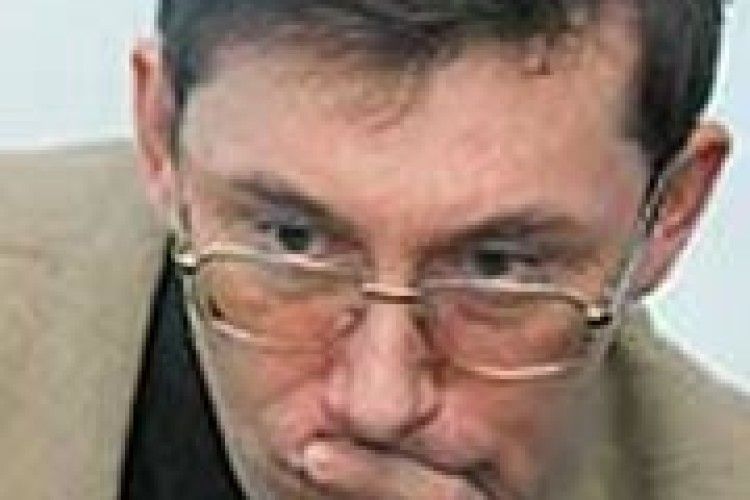 НА КОГО ПРАЦЮЄ  МІНІСТР ЛУЦЕНКО