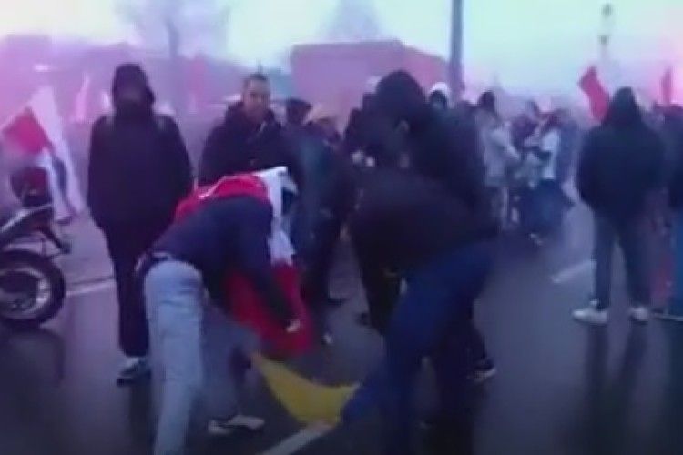 У Польщі під час «Маршу незалежності» спалили прапор України і логотип Facebook