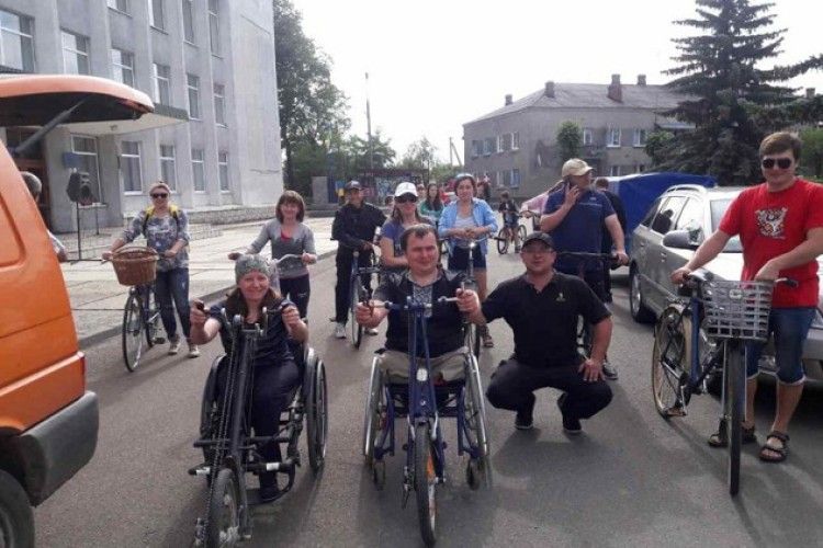 В інвалідних візках здолали 35 кілометрів шляху