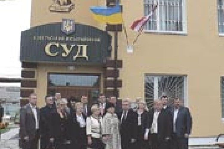 СУДИ МАЮТЬ БУТИ ВІДКРИТИМИ  ПЕРЕД СУСПІЛЬСТВОМ  