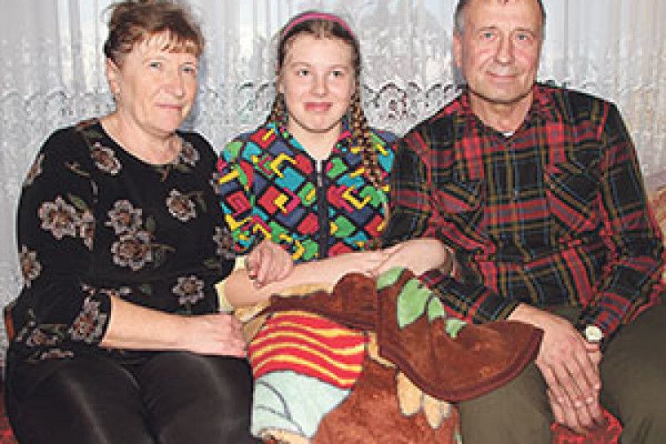 СУДОВА ВІЙНА ЗА 12-річну ДАРИНКУ