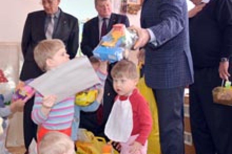 НАД СИРОТОЮ — І БОГ З КАЛИТОЮ*